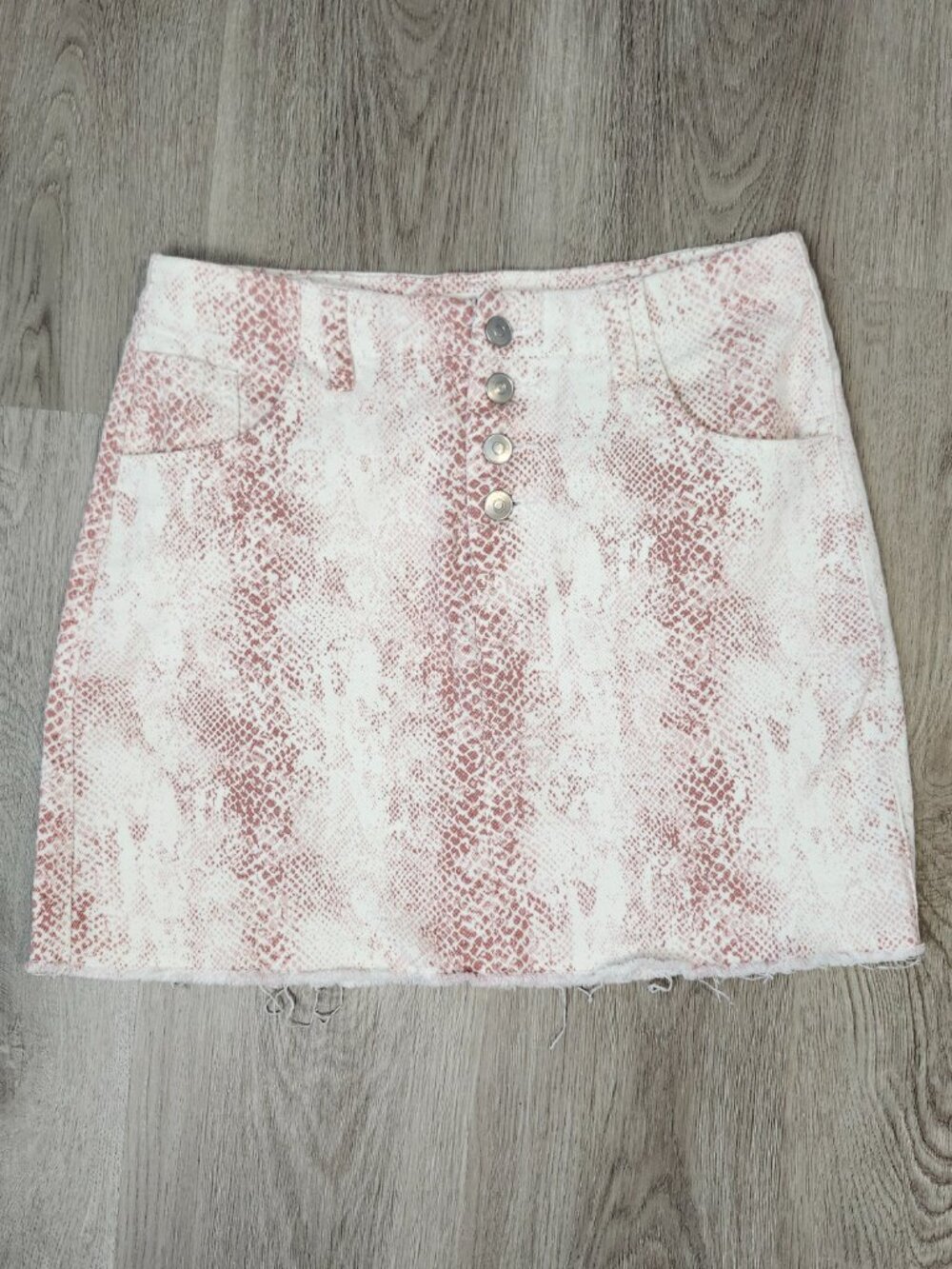 Peach Love Denim Mini Skirt White & Pink Snakeskin Raw Hem Button Fly Size 8